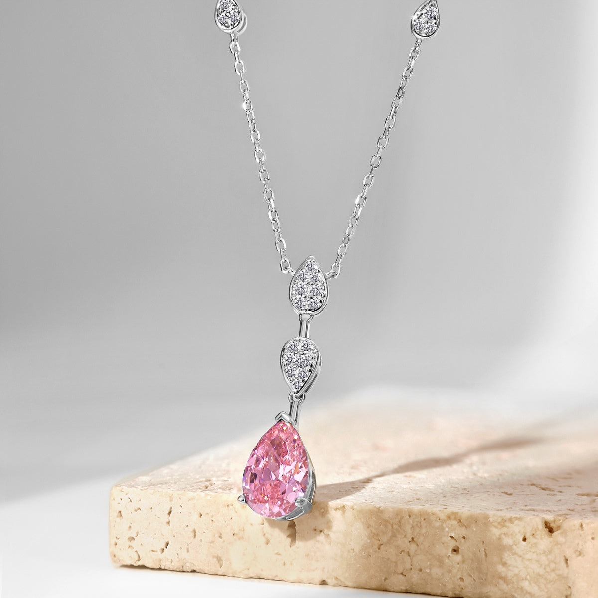 [Bloom]Dazzling Pear Cut Necklace