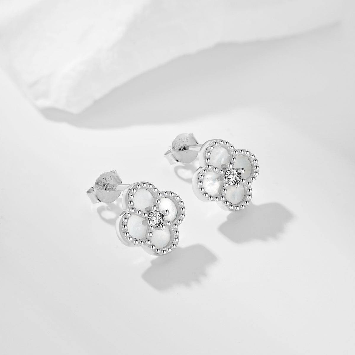 [Bloom]Four-Leaf Clover Flower Shape Exquisite Earrings