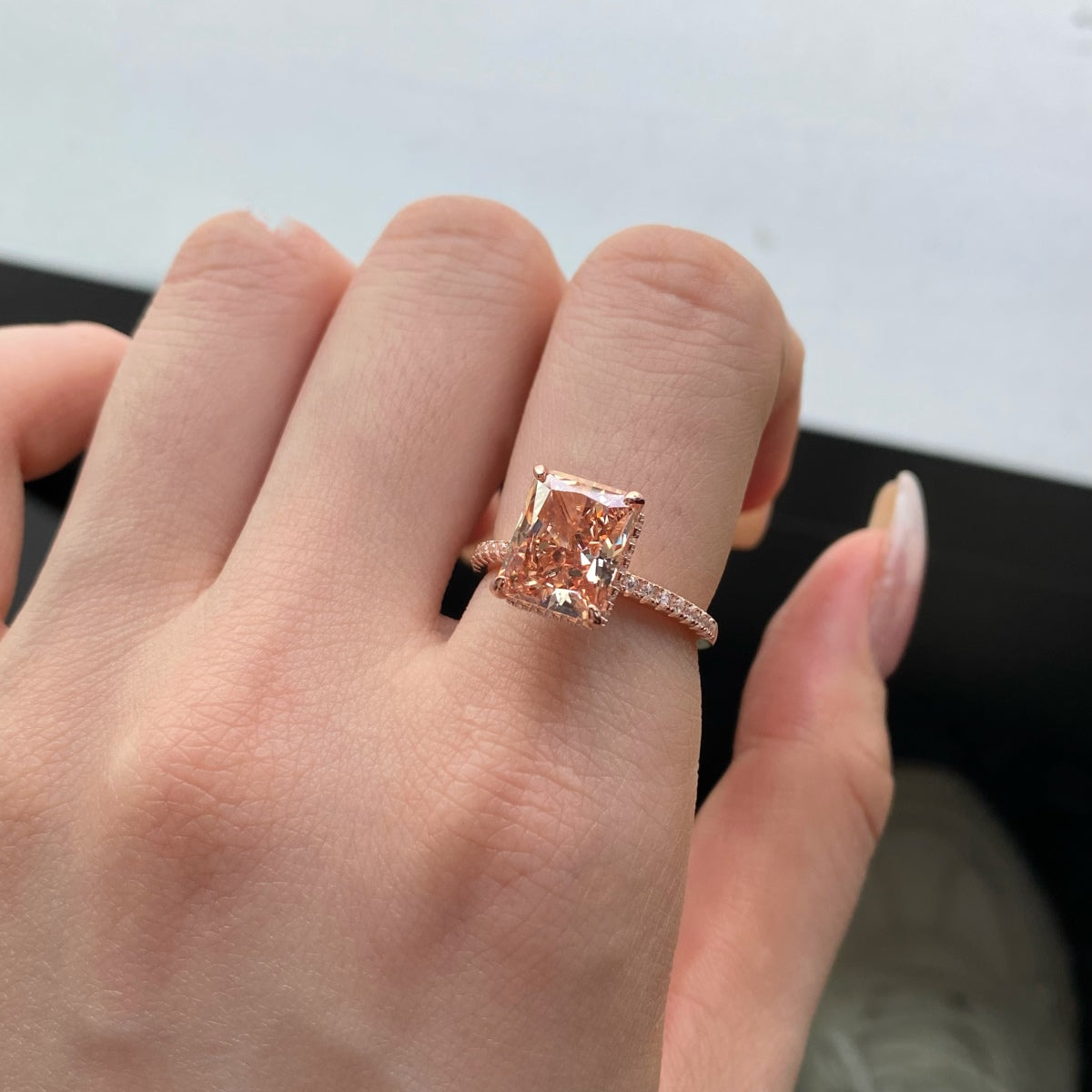 [Bloom]4.0 Carat Luxurious Engagement Ring