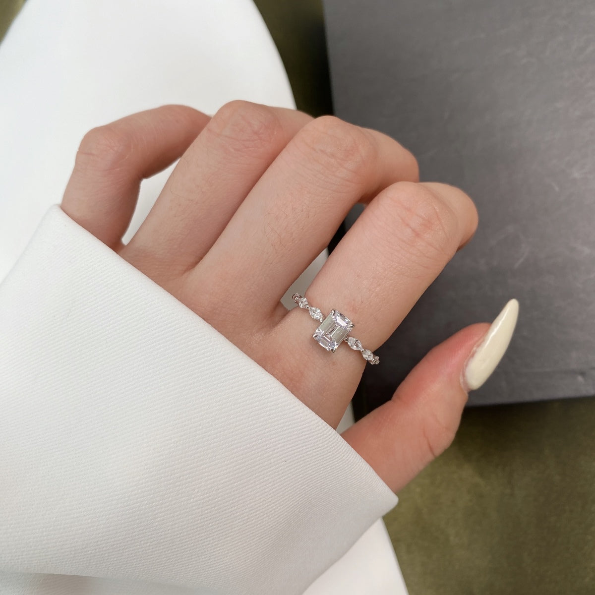 [Bloom]1.0 Carat Dainty Resplendent Radiant Cut Daily Ring