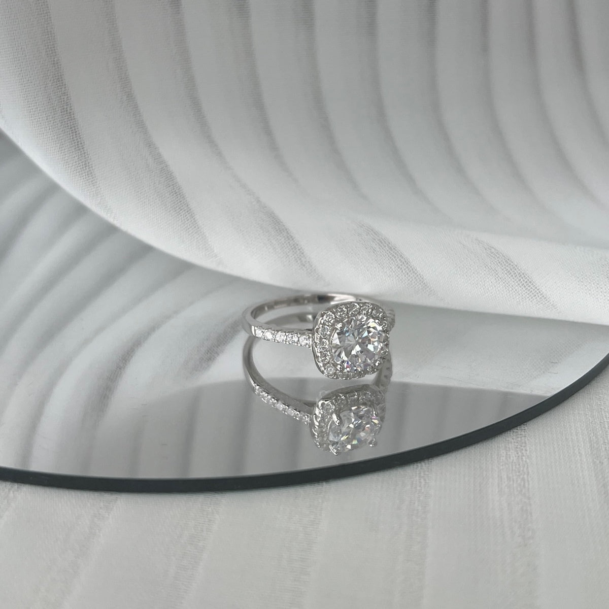 [Bloom]Dazzling Resplendent Round Cut Wedding Ring