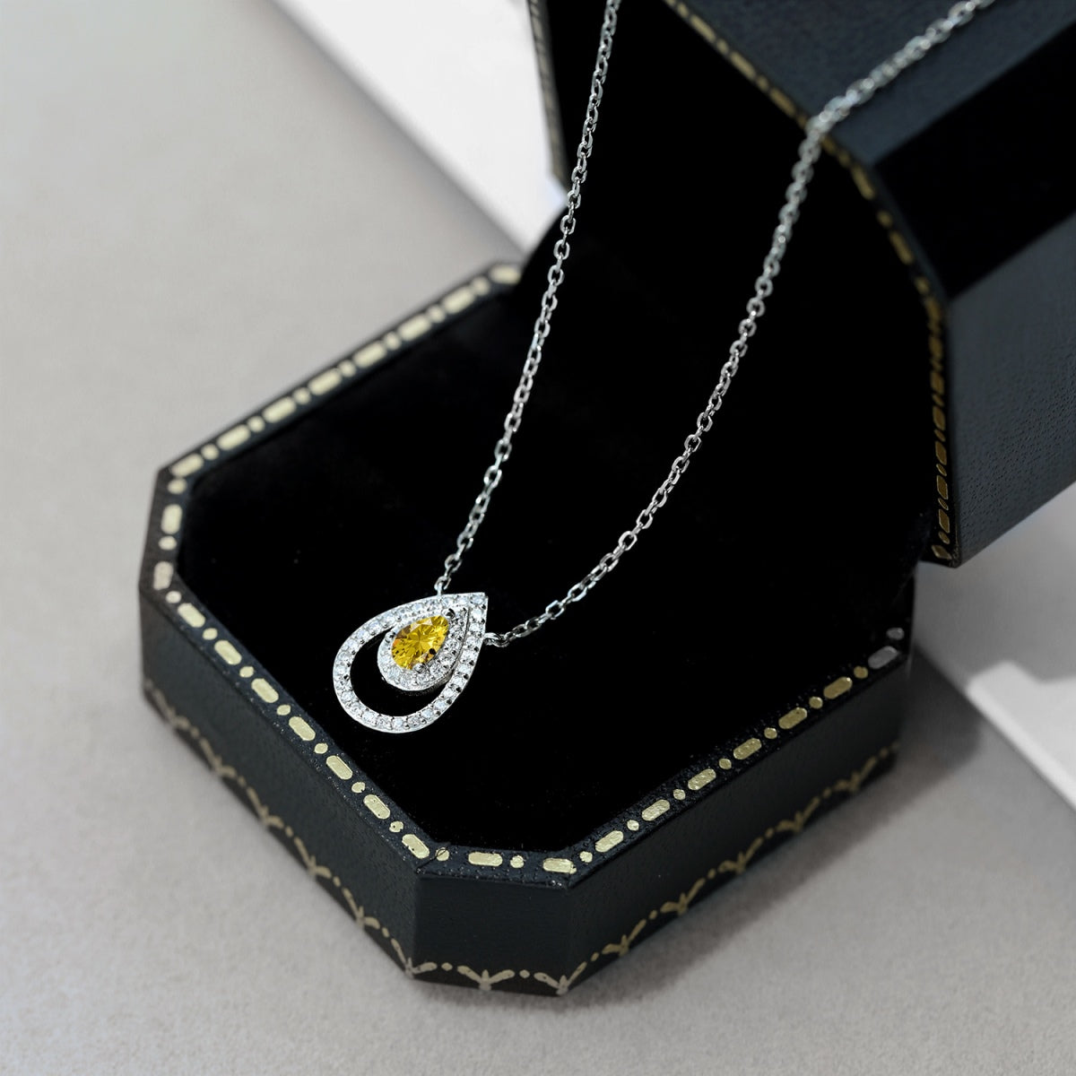 [Bloom]Sparkling Pear Cut Necklace