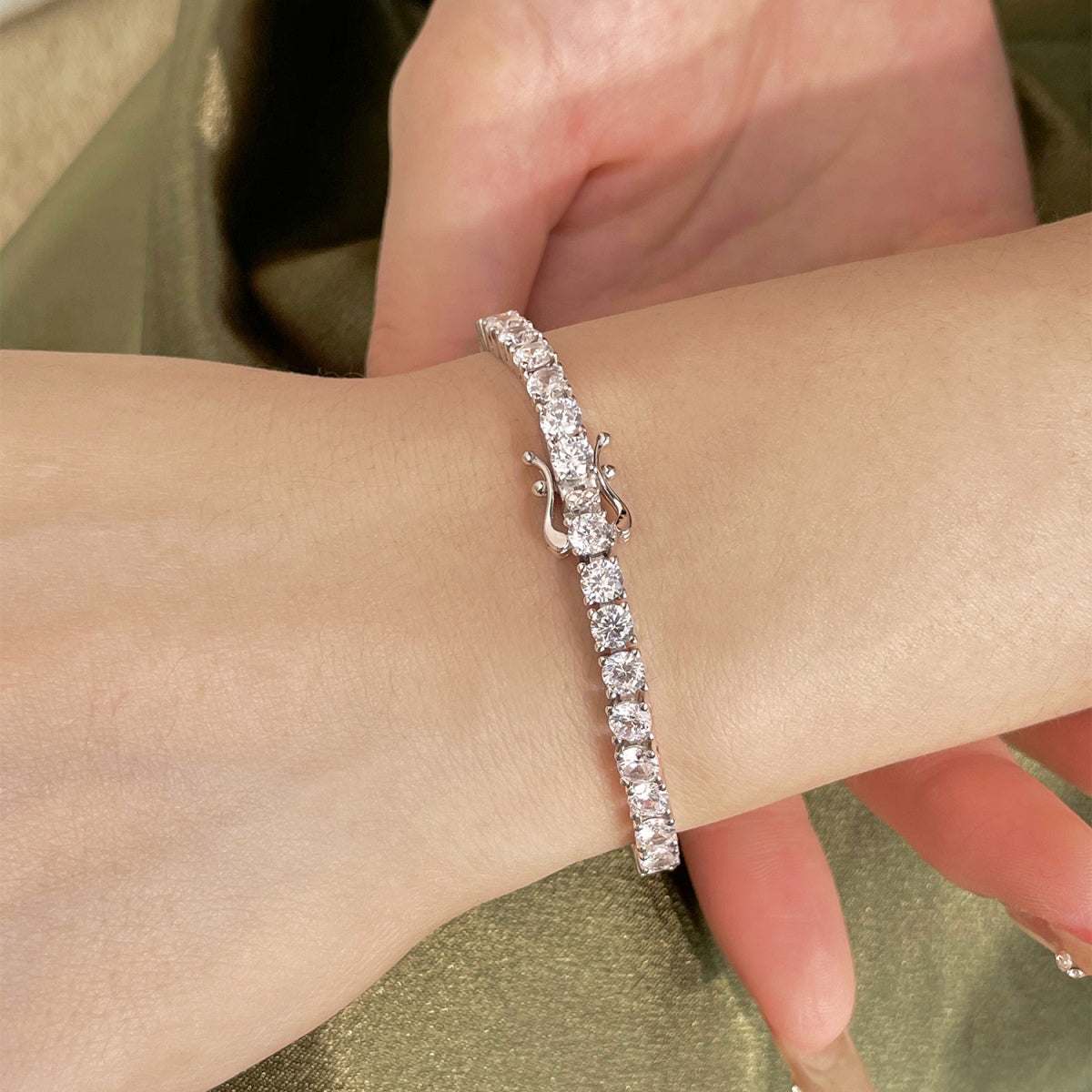 [Bloom]Luxurious Ornate Round Cut Tennis Bracelet