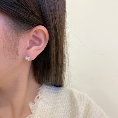 [Bloom]Classic Round Center Stone Stud Earrings