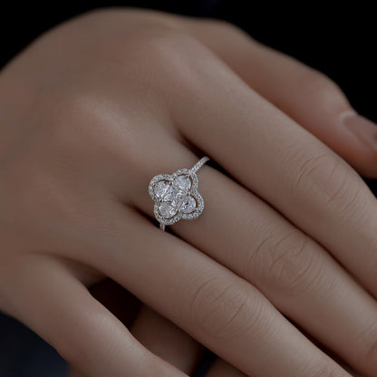 [Bloom]Luxurious Eternity Flower Shape Banquet Ring