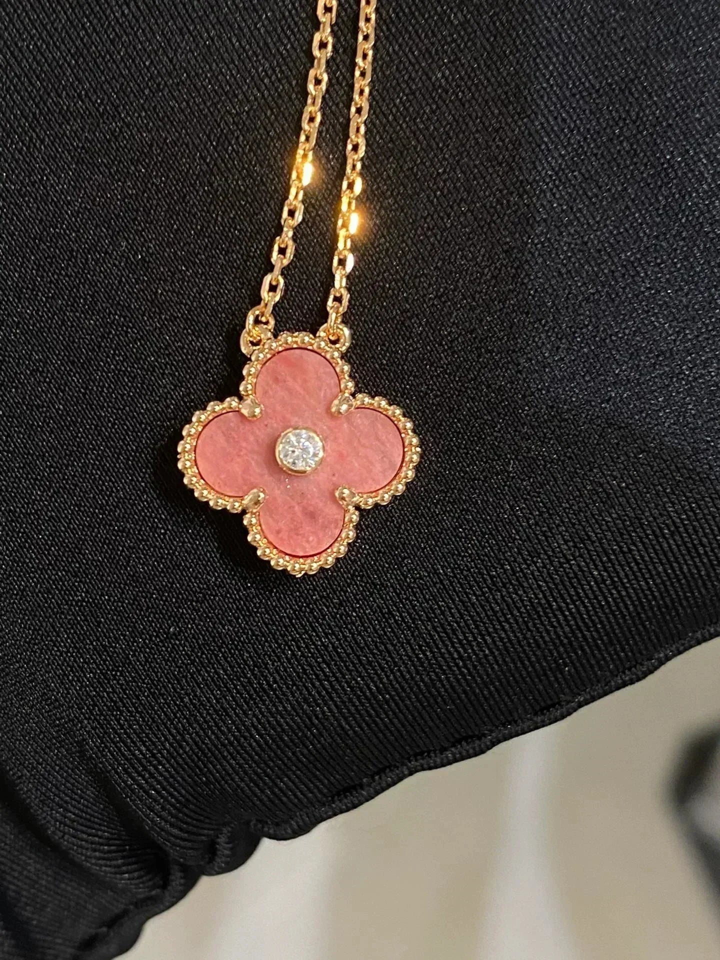 [Bloom]CLOVER 15MM DIAMOND RHODONITE NECKLACE