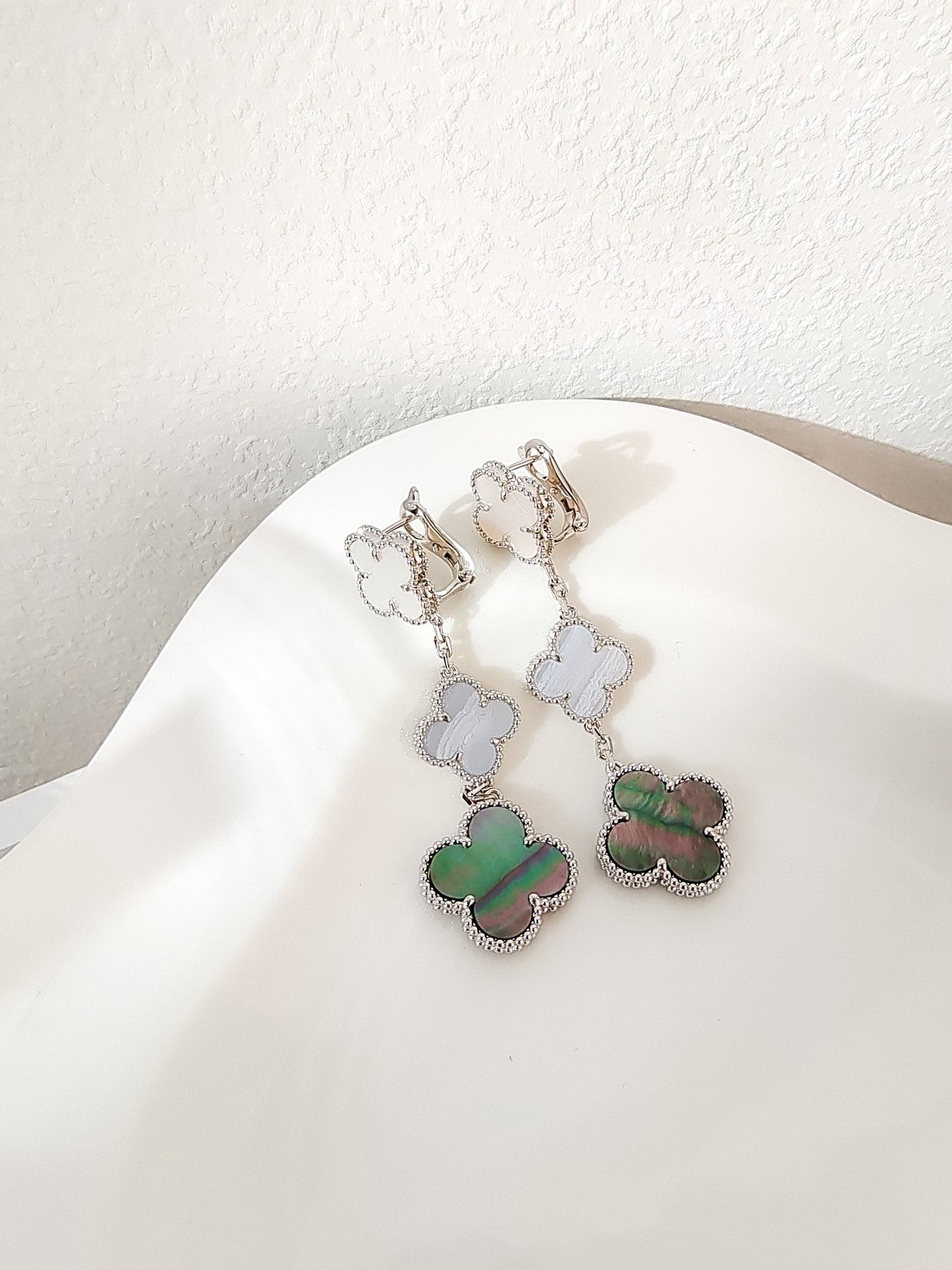 [Bloom]CLOVER 3 MOTIFS CHALCEDONY DARK MOP SILVER EARRINGS