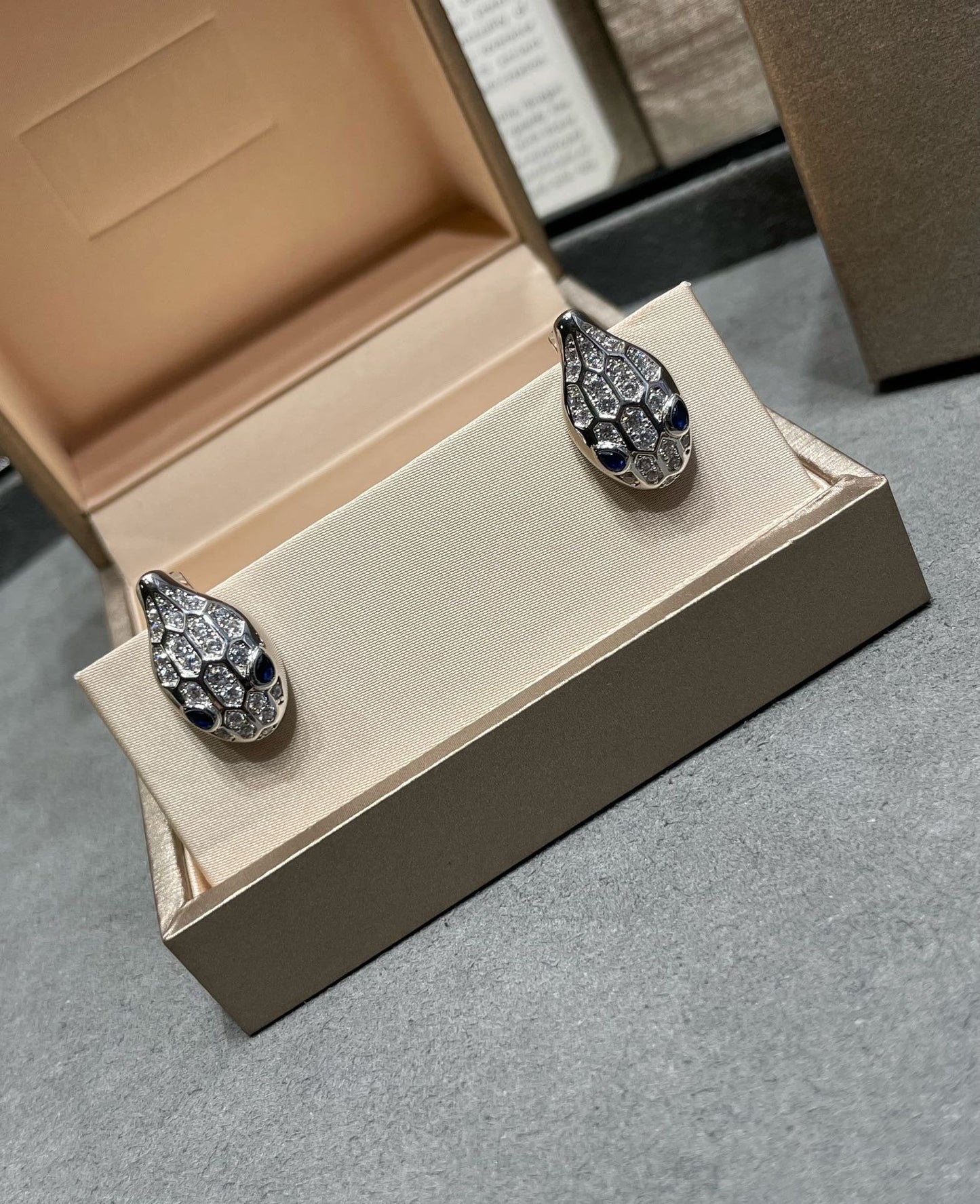 [Bloom]SERPENT DIAMOND STUD EARRINGS