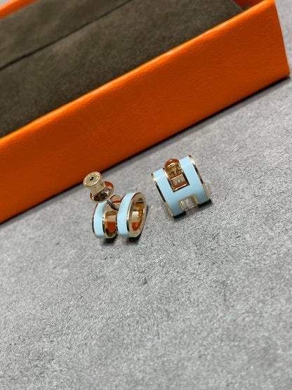 [Bloom]POP H SKY BLUE STUD EARRINGS