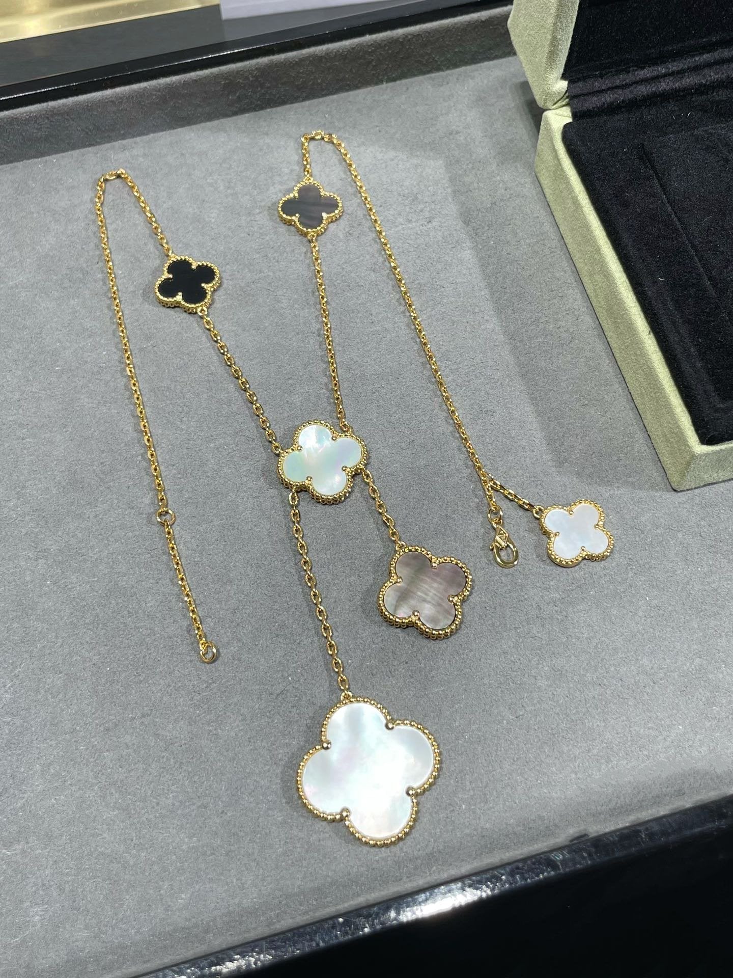 [Bloom]CLOVER 6 MOTIF MOP ONYX GOLD NECKLACE