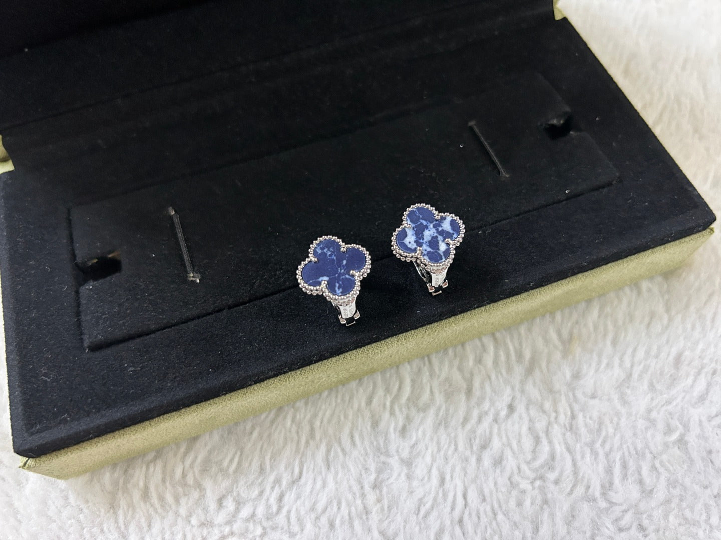 [Bloom]CLOVER PIETERSITE MEDIUM STUD EARRINGS