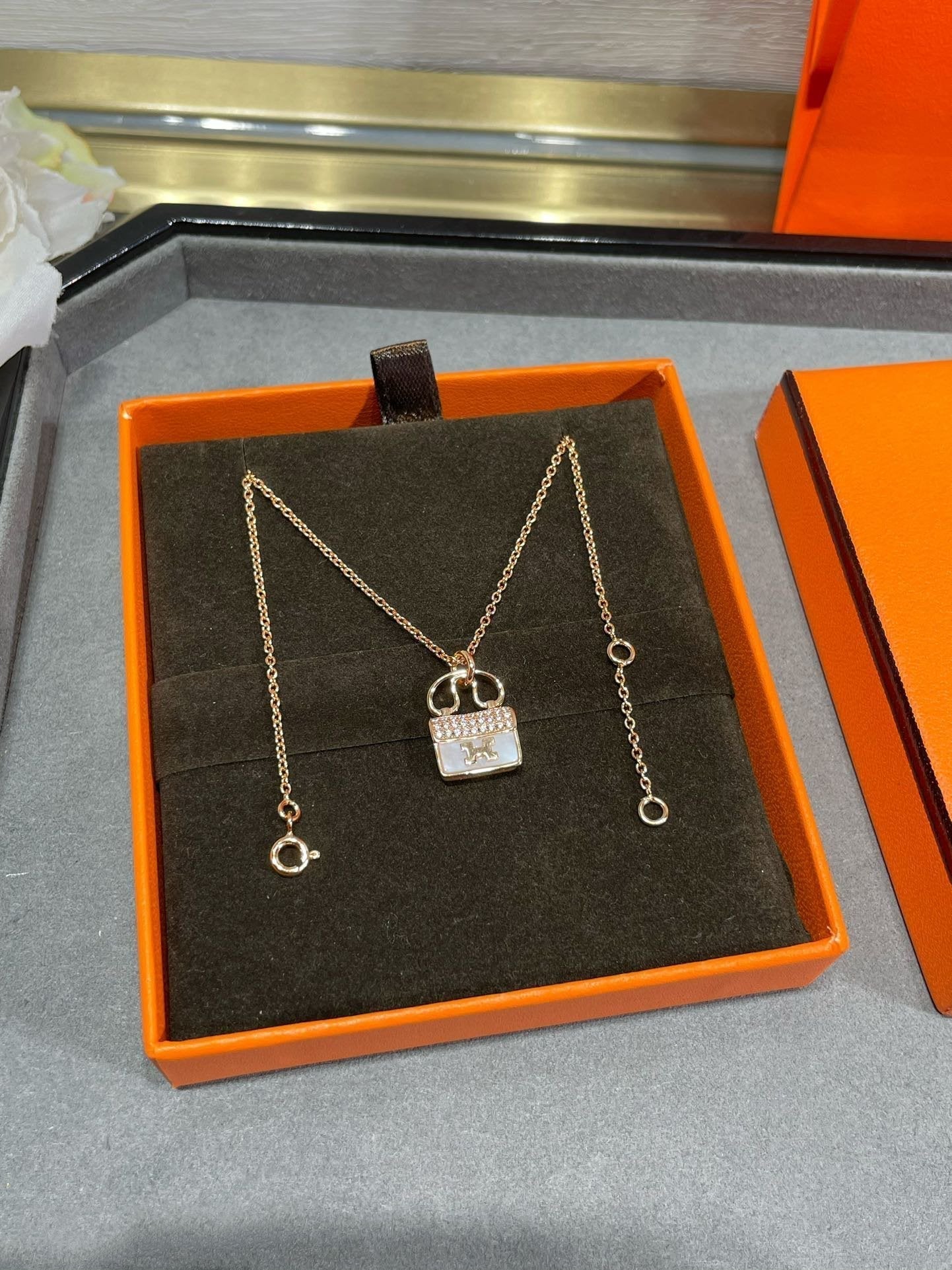 [Bloom]H CIRCE MOISSANITE PENDANT NECKLACE GOLD