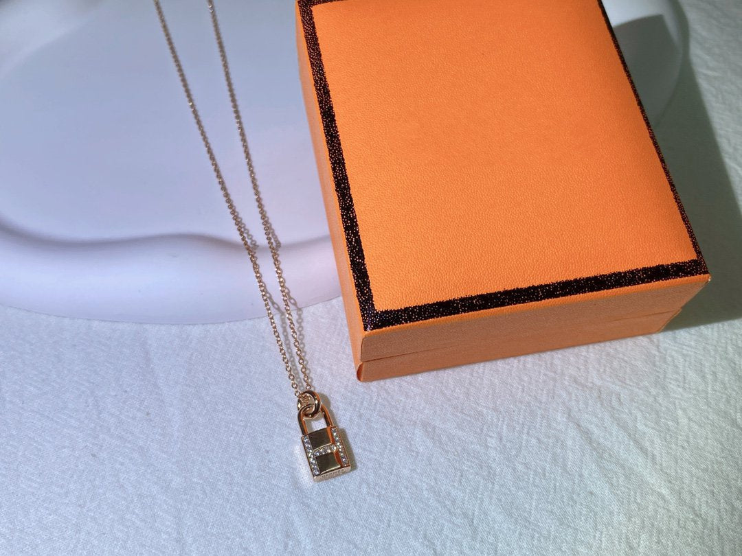 [Bloom]HM ADVANCED NICHE LOCK HEAD NECKLACE DIAMONDS