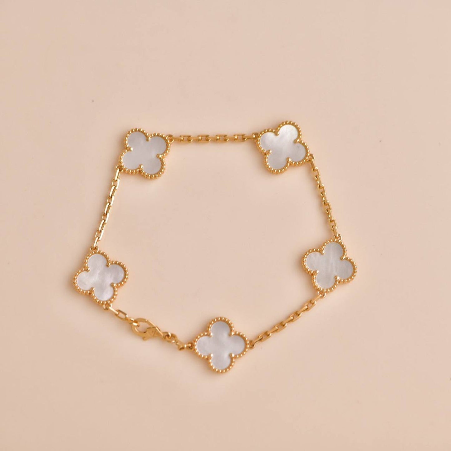 [Bloom]CLOVER  5 MOTIF WHITE MOP BRACELET