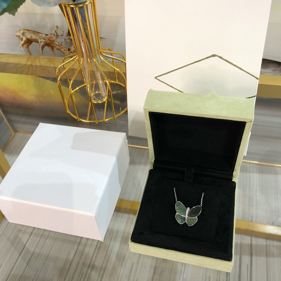 [Bloom]LARGE BUTTERFLY SILVER PENDANT DIAMOND NECKLACE